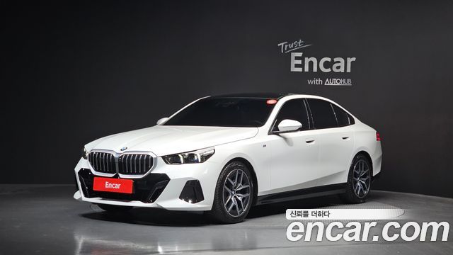 BMW 5-Series 2023