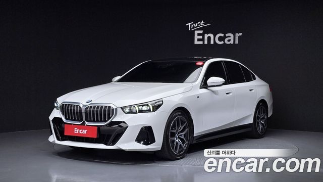 BMW 5-Series 2023