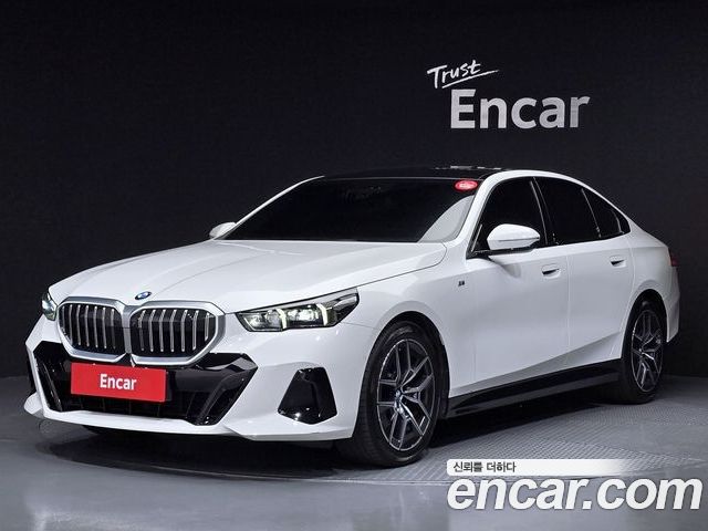 BMW 5-Series 2023