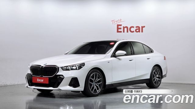 BMW 5-Series 2024