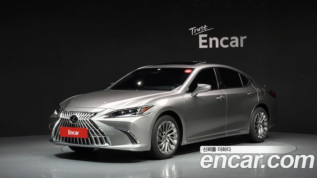 Lexus ES 2025
