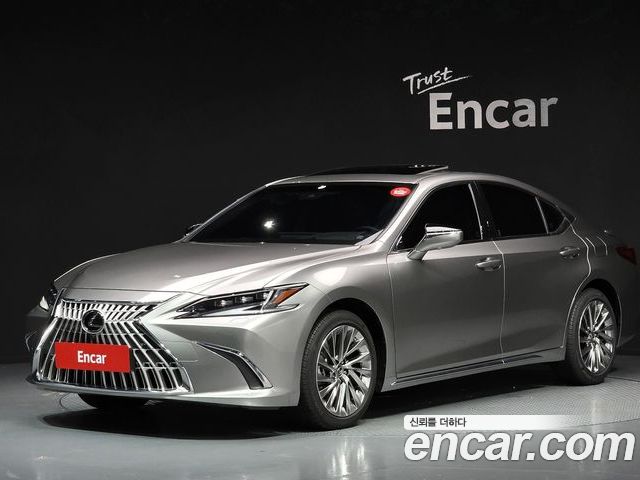 Lexus ES 2025