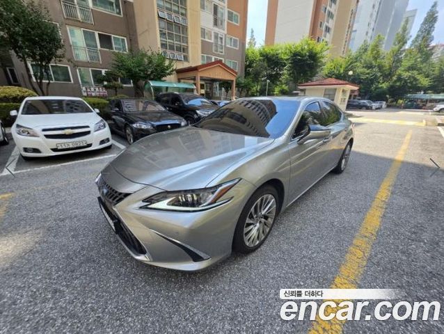 Lexus ES 2024