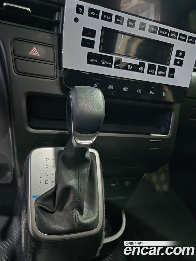 Hyundai Staria 2025