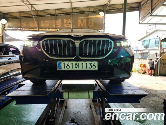 BMW 5-Series 2023