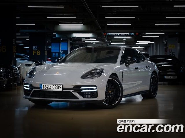 Porsche Panamera 2022