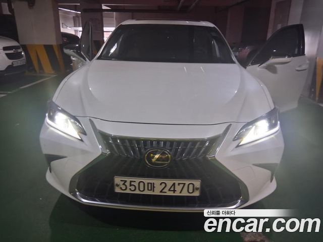 Lexus ES 2023