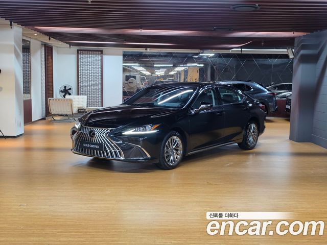 Lexus ES 2025