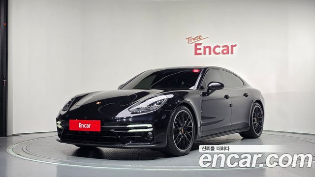 Porsche Panamera 2023