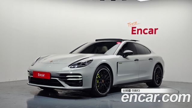 Porsche Panamera 2023