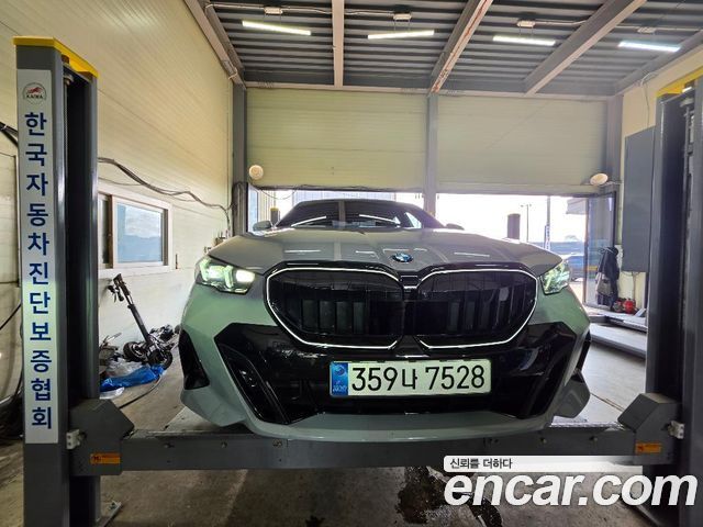 BMW 5-Series 2025