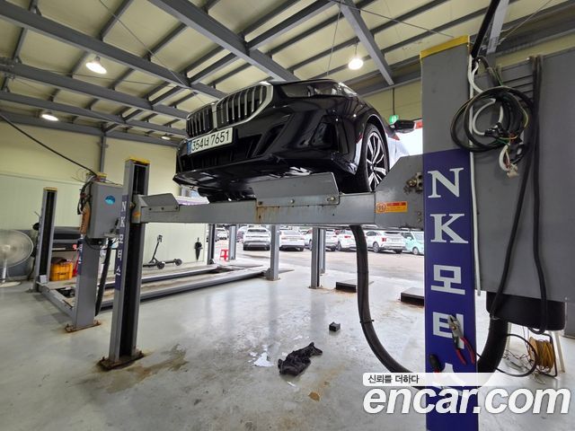 BMW 5-Series 2025