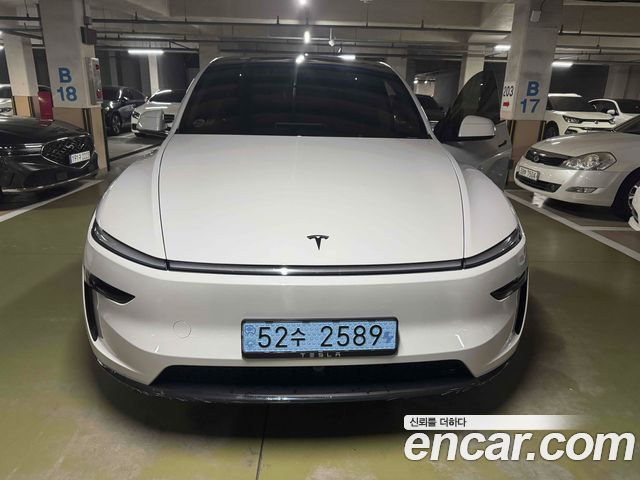 Tesla Model Y 2025