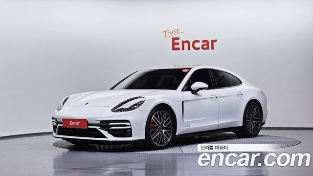 Porsche Panamera 2022