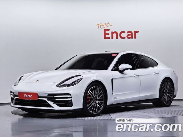 Porsche Panamera 2022