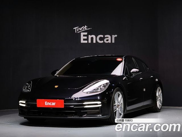 Porsche Panamera 2021