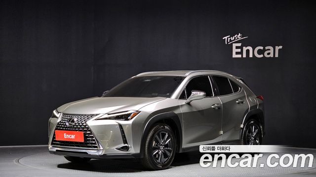 Lexus UX 2025