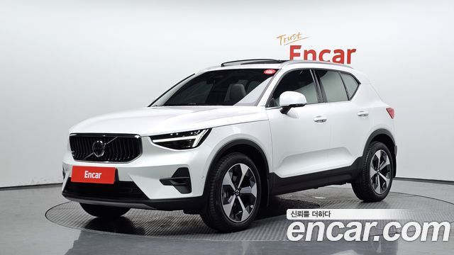 Volvo XC40 2025