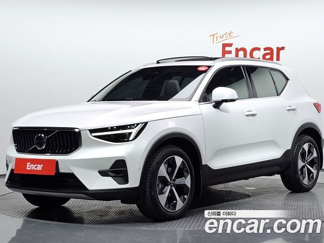 Volvo XC40 2025