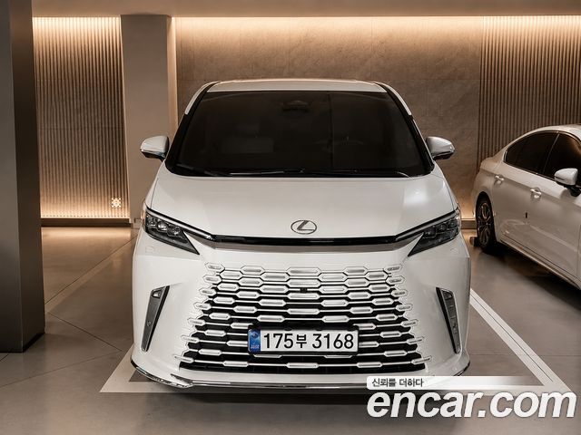 Lexus LM 2025
