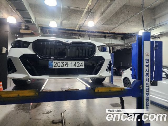 BMW 5-Series 2025