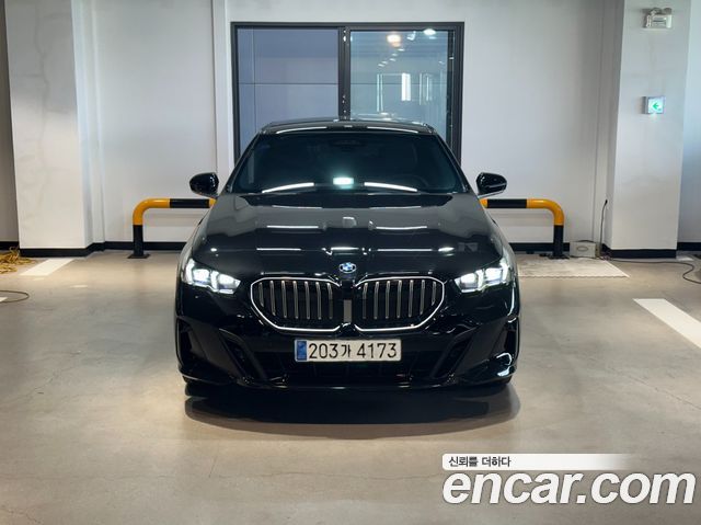 BMW 5-Series 2024