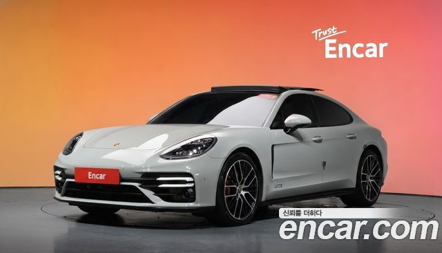 Porsche Panamera 2021