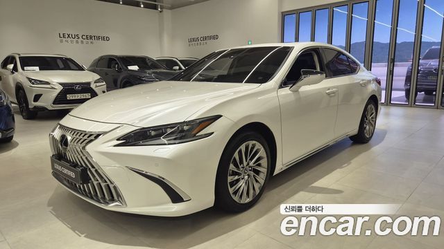 Lexus ES 2025