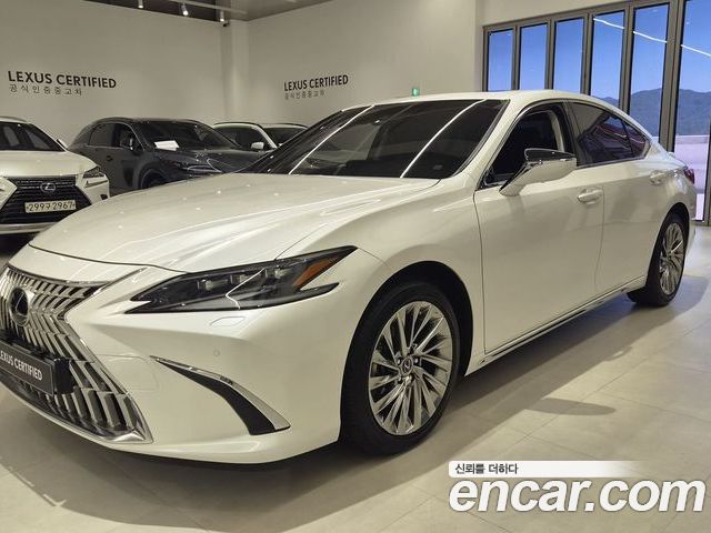 Lexus ES 2025