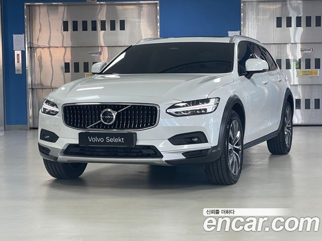 Volvo V90 2025