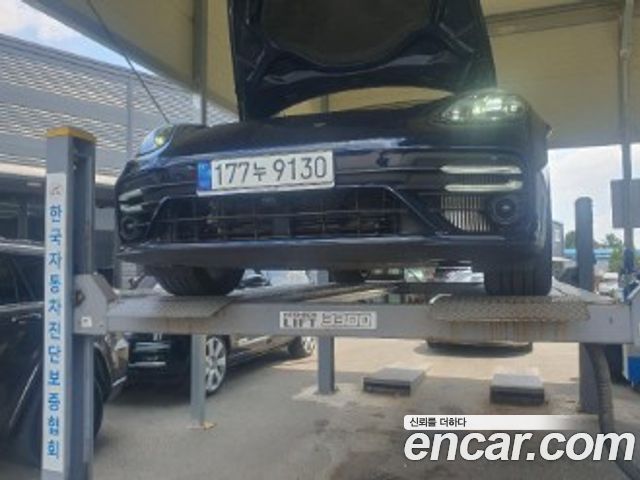 Porsche Panamera 2023