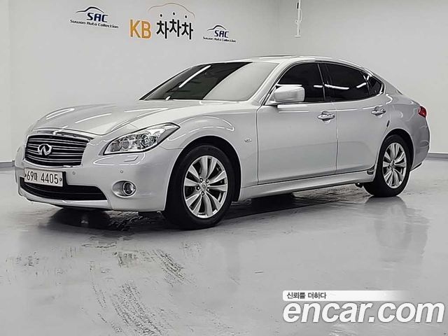 Infiniti M 2011