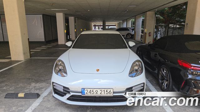 Porsche Panamera 2021