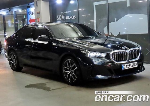BMW 5-Series 2023