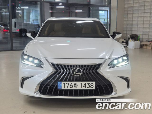 Lexus ES 2022