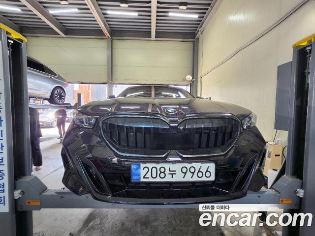 BMW 5-Series 2024